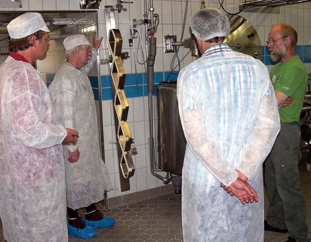 Zu Besuch in der Sennerei Brigels